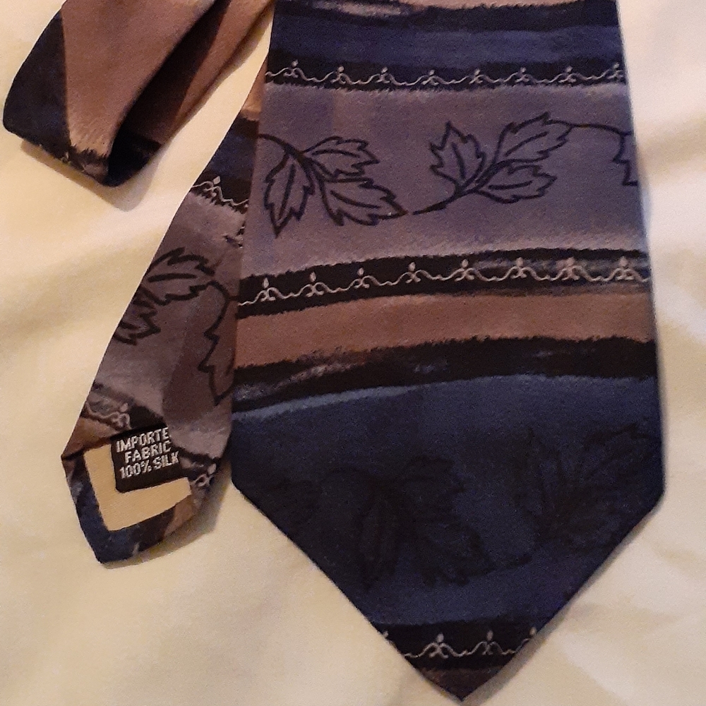 Casual Evolution Neck tie 100% silk  # 43170